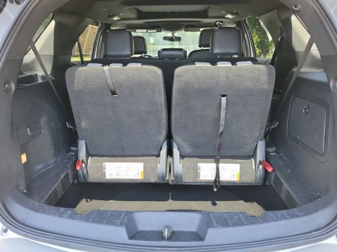 Used 2017 Ford Explorer XLT w/ Equipment Group 202A FWD image 11