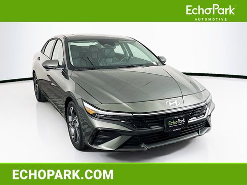 Used 2025 Hyundai Elantra Limited image 1