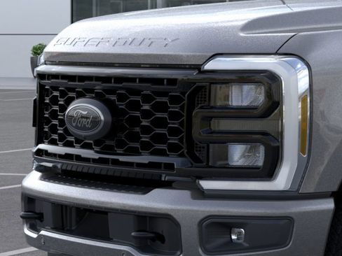 New 2026 Ford F250 Lariat w/ Black Appearance Package image 43
