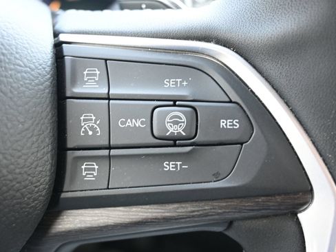 Used 2026 Jeep Grand Cherokee Limited AWD/4WD image 15