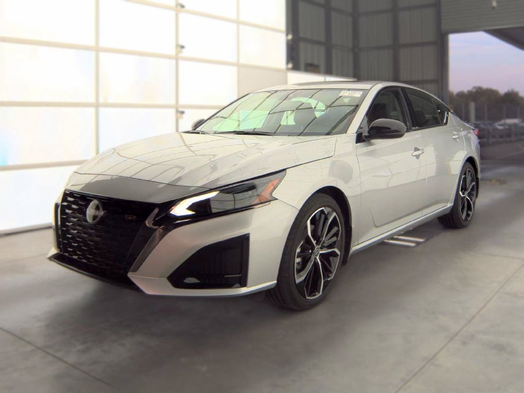Used 2025 Nissan Altima 2.5 SR w/ SR Premium Package AWD/4WD image 3