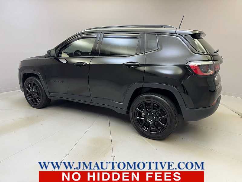 Used 2022 Jeep Compass Latitude w/ Sun and Sound Group AWD/4WD image 3