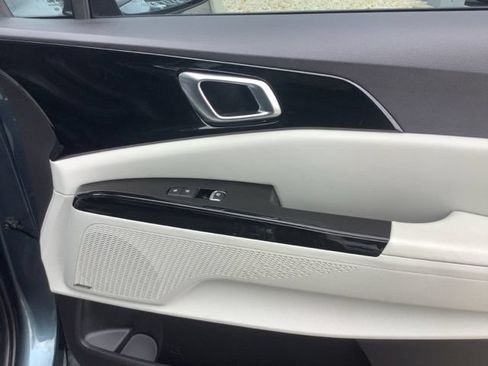 Used 2024 Kia Carnival SX Prestige FWD image 30