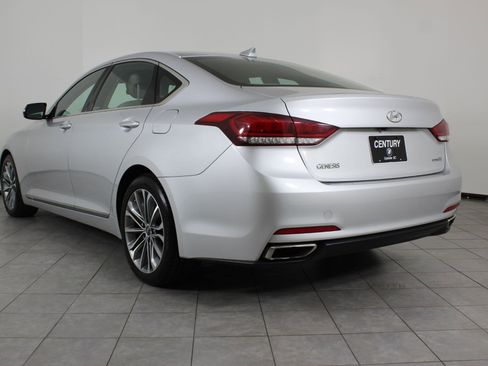Used 2015 Hyundai Genesis 3.8 image 3