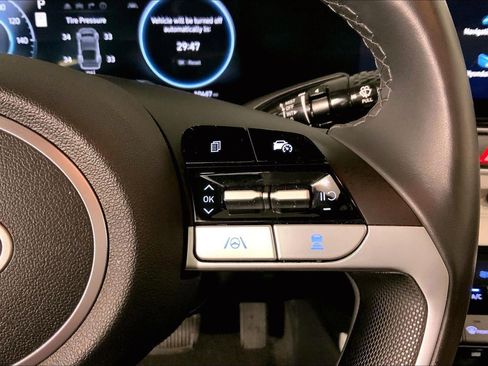 Used 2025 Hyundai Elantra Limited image 19