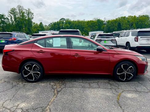 Used 2025 Nissan Altima 2.5 SR AWD/4WD image 2