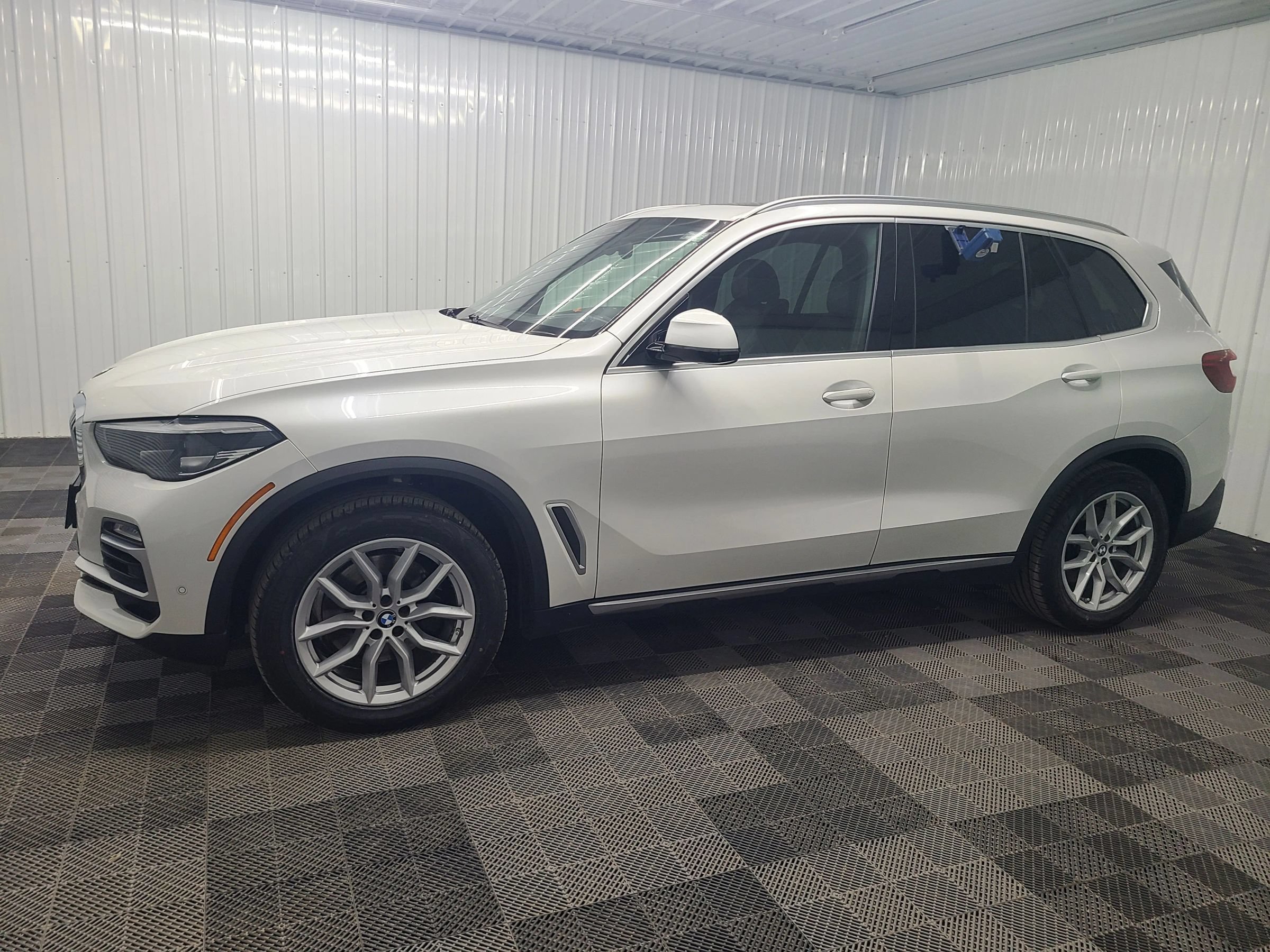 Used 2019 BMW X5 xDrive40i w/ Parking Assistance Package AWD/4WD image 8