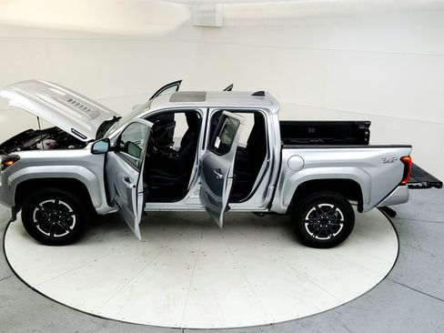 Used 2025 Toyota Tacoma TRD Sport w/ TRD Sport Premium Package AWD/4WD image 18