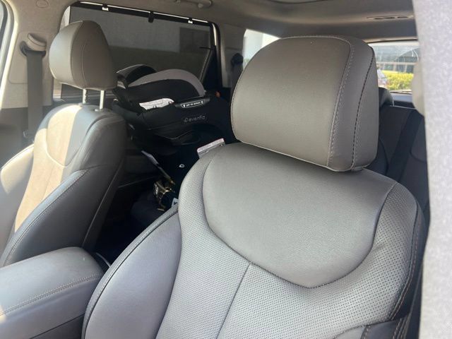 Used 2020 Hyundai Santa Fe Limited AWD/4WD image 8