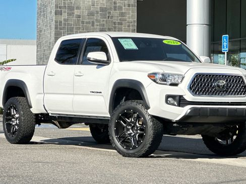Used 2019 Toyota Tacoma 4x4 Double Cab image 2