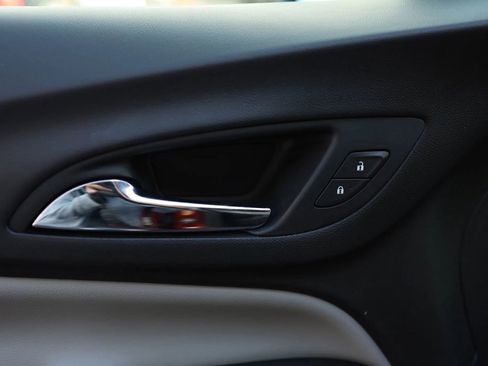 Used 2019 Chevrolet Equinox Premier image 12