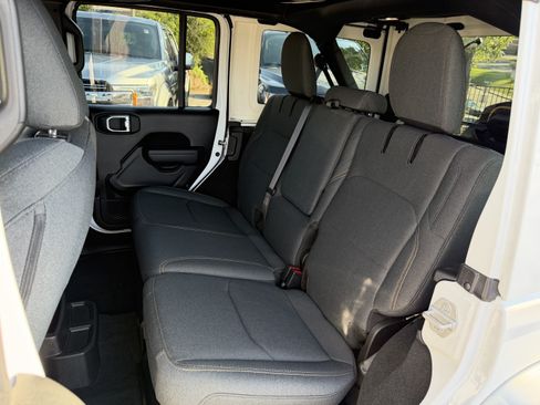 Used 2024 Jeep Wrangler Unlimited w/ Convenience Group AWD/4WD image 32