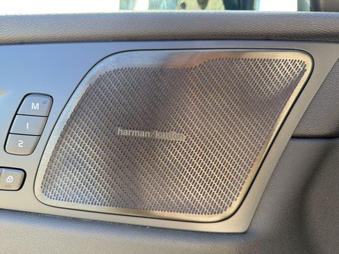 Used 2024 Volvo XC60 B5 Ultimate w/ Protection Package Premier image 15