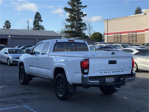 Used 2018 Toyota Tacoma SR5 image 4