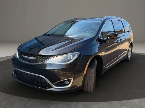 Used 2019 Chrysler Pacifica Touring-L image 3