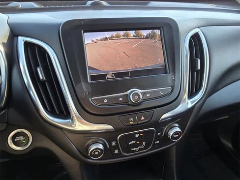 Used 2023 Chevrolet Equinox LT image 17