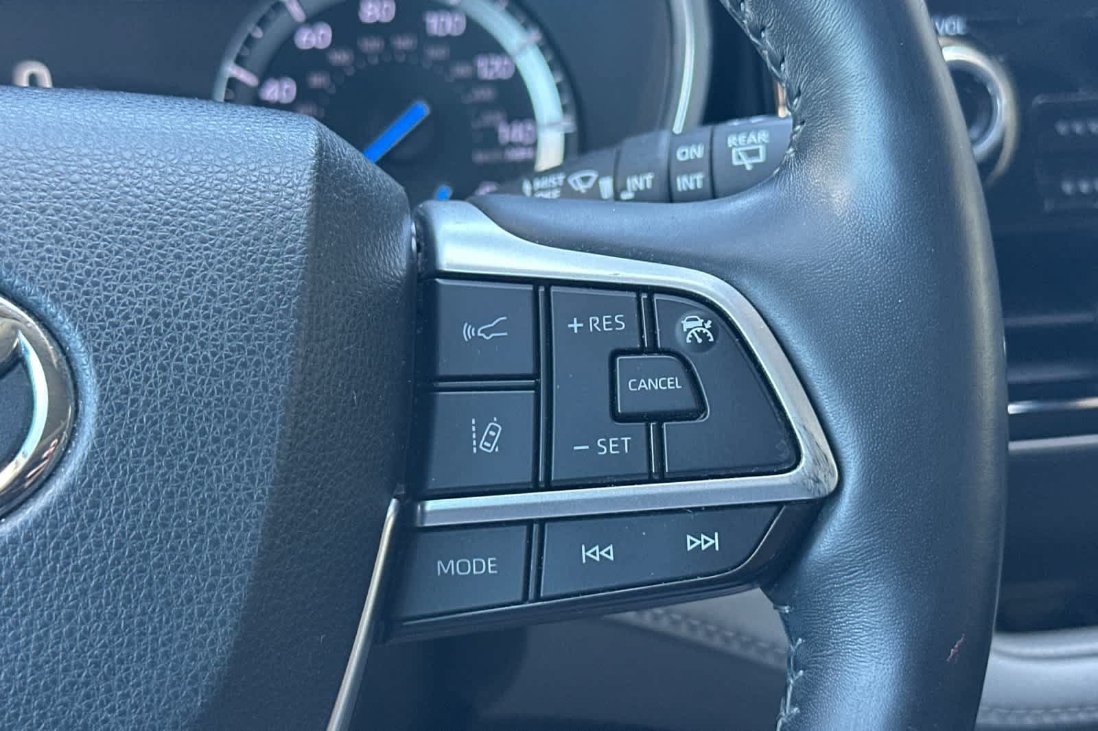 Used 2022 Toyota Highlander Limited AWD/4WD image 30