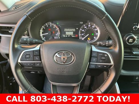 Used 2024 Toyota Highlander LE image 19