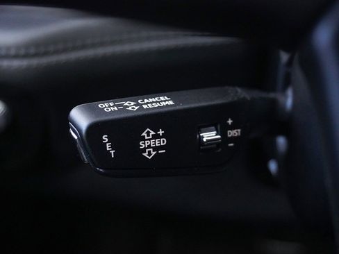 Used 2019 Bentley Bentayga V8 image 58