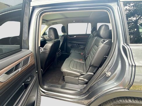 Used 2025 Volkswagen Atlas SEL AWD/4WD image 27