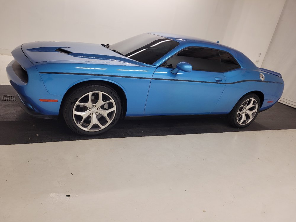 Used 2015 Dodge Challenger SXT Plus w/ Technology Group RWD image 2