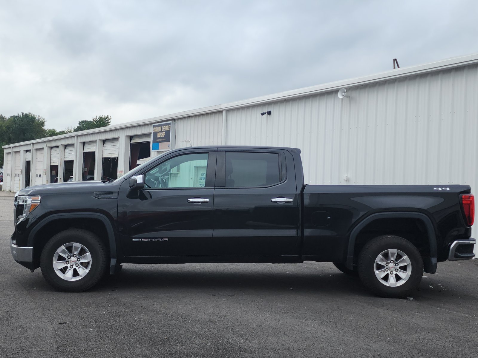 Used 2019 GMC Sierra 1500 4x4 Crew Cab w/ Convenience Package image 2