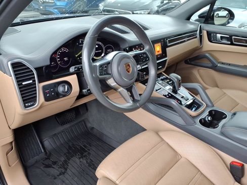 Used 2023 Porsche Cayenne Platinum Edition AWD/4WD image 29