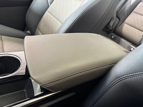 Used 2025 Chevrolet Equinox LT w/ Convenience Package II FWD image 30