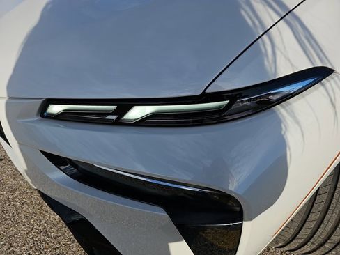 Used 2025 BMW X7 xDrive40i w/ M Sport Package image 35