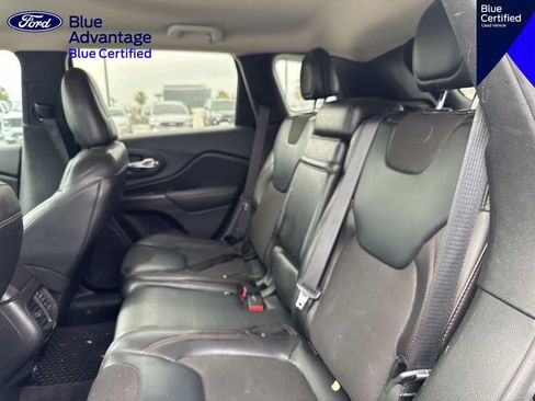 Used 2017 Jeep Cherokee Trailhawk AWD/4WD image 16