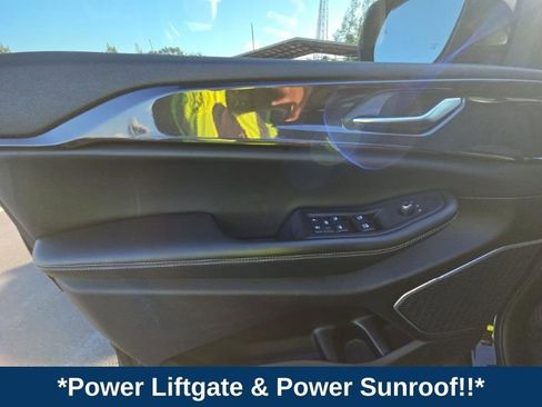 Used 2022 Jeep Grand Cherokee Altitude image 9