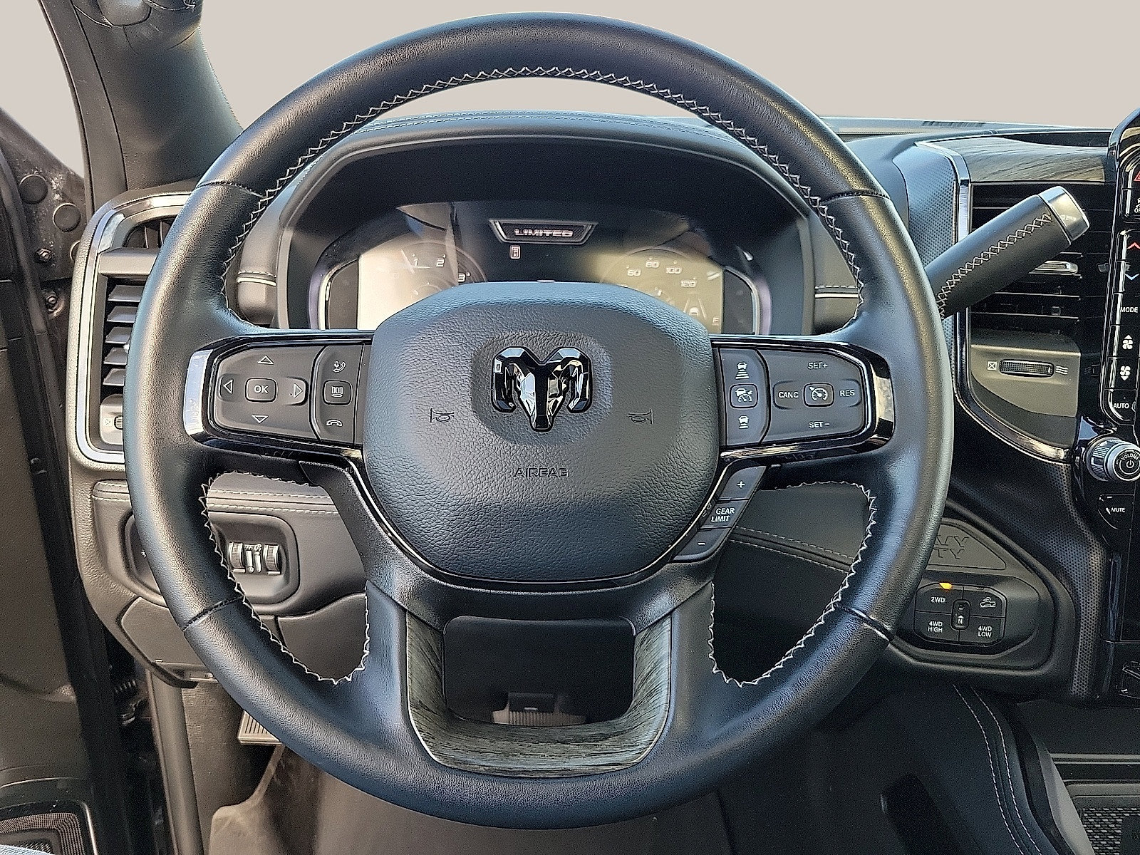 Used 2025 RAM 2500 Limited AWD/4WD image 19