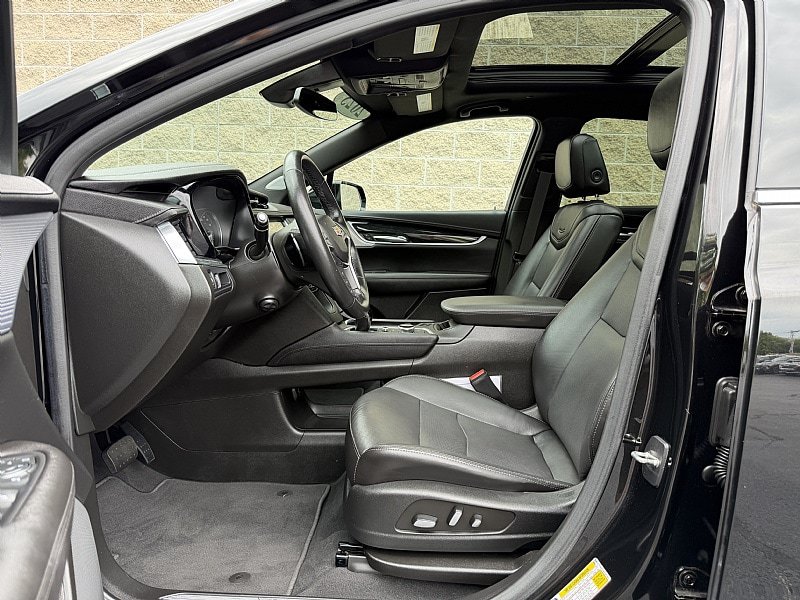 Used 2023 Cadillac XT5 Premium Luxury w/ LPO, Floor Liner Package AWD/4WD image 21