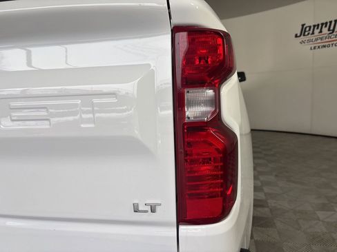 Used 2025 Chevrolet Silverado 1500 LT image 32