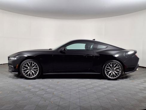 Used 2024 Ford Mustang Premium image 4