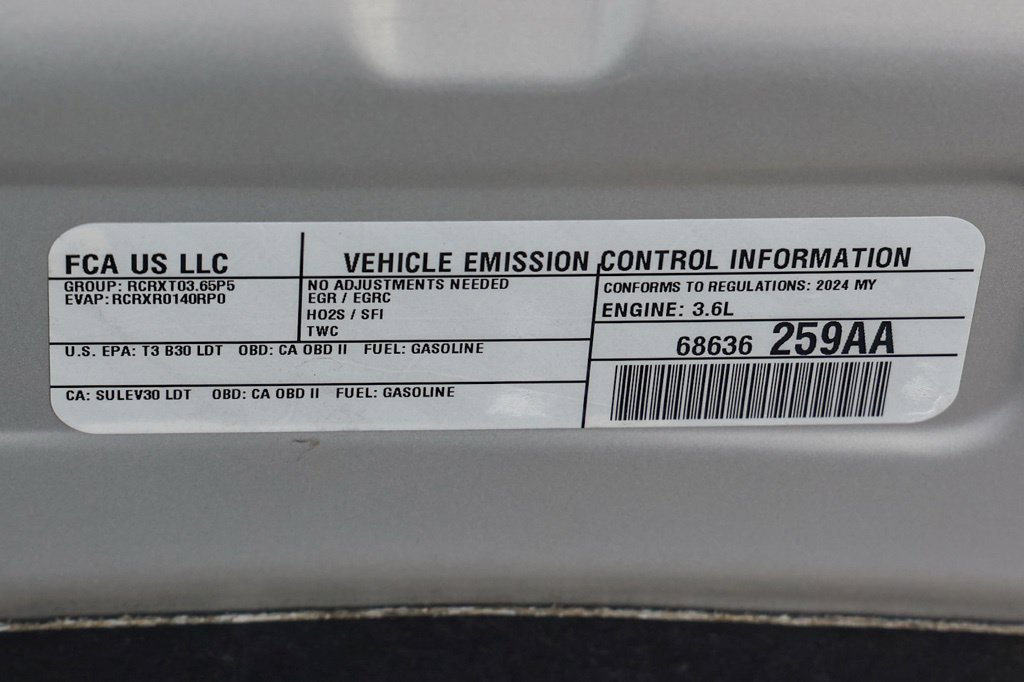Used 2024 Chrysler Pacifica Touring-L FWD image 31