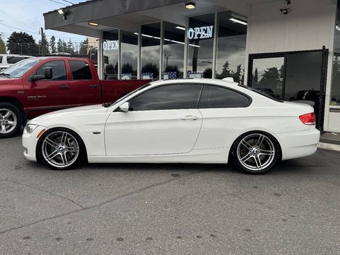 Used 2009 BMW 335i xDrive Coupe AWD/4WD image 3