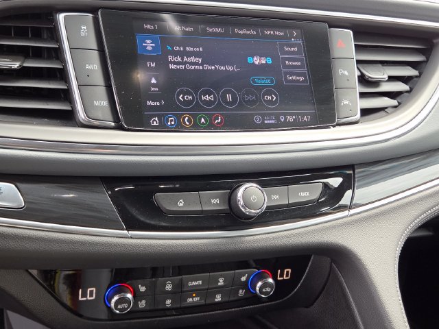 Used 2020 Buick Enclave Premium w/ Surround and Sites Package AWD/4WD image 31