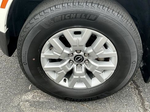 Used 2023 Nissan Frontier SV w/ SV Convenience Package image 10