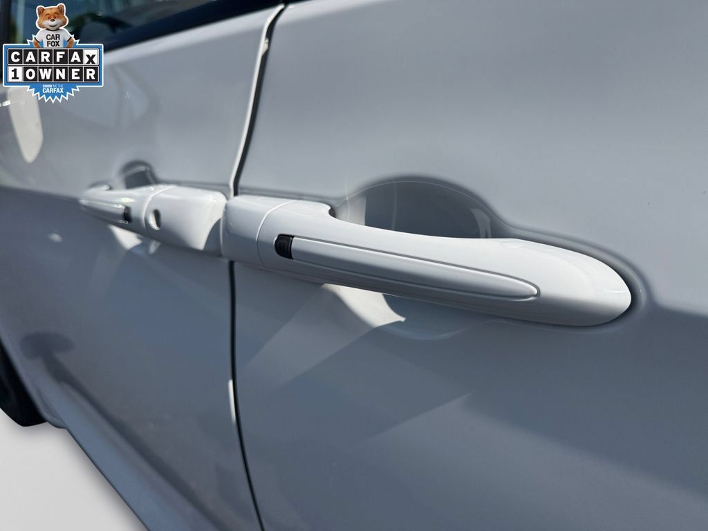 Used 2025 Chrysler Pacifica Limited FWD image 30