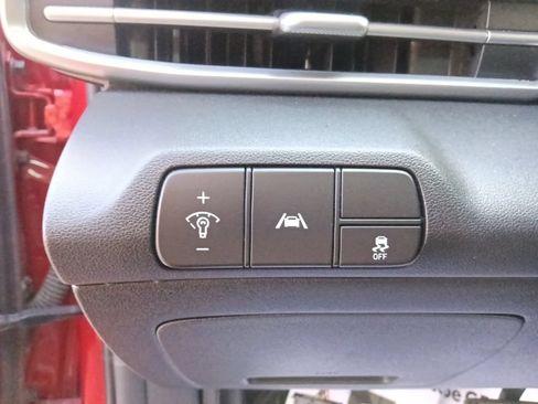 Used 2023 Hyundai Elantra Limited FWD image 17