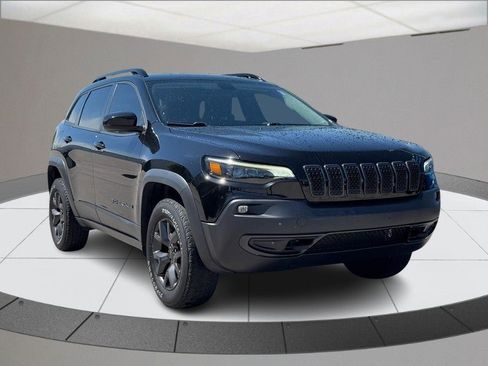Used 2020 Jeep Cherokee Latitude image 2