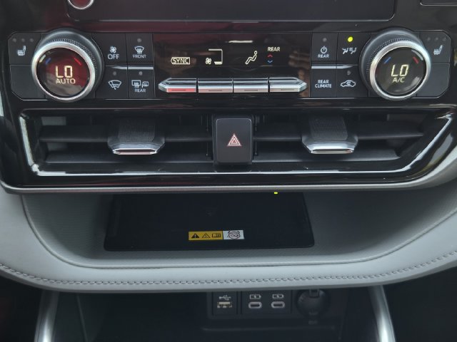 Used 2023 Toyota Highlander XLE FWD image 17