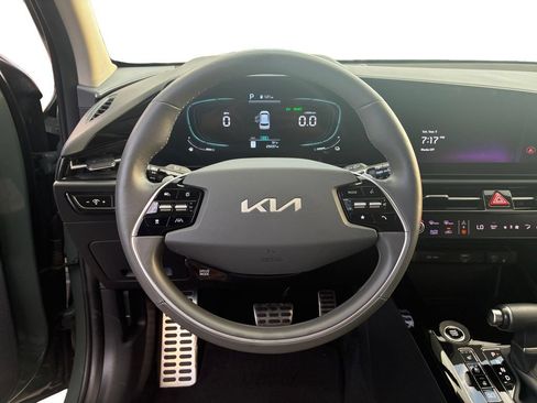 Used 2024 Kia Niro SX Touring FWD image 12