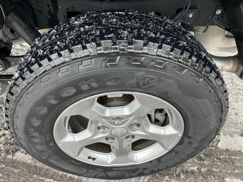 Used 2021 Jeep Gladiator Sport image 25