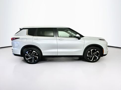Used 2024 Mitsubishi Outlander SE AWD/4WD image 10