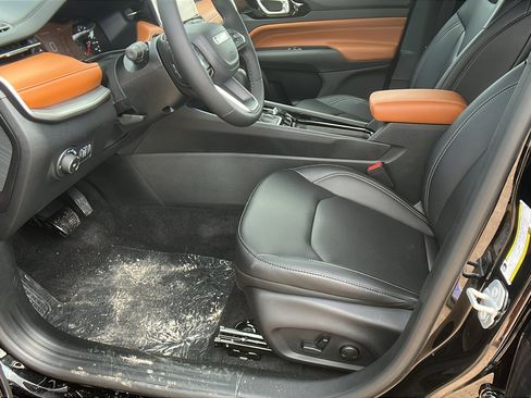 New 2025 Jeep Compass Limited image 16