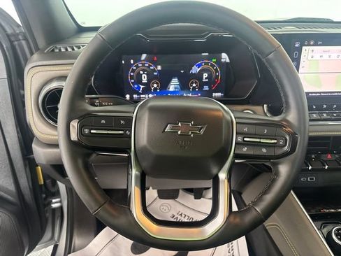 Used 2024 Chevrolet Colorado ZR2 w/ ZR2 Convenience Package III AWD/4WD image 3