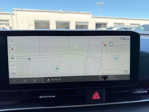 Used 2025 Kia Carnival EX image 14