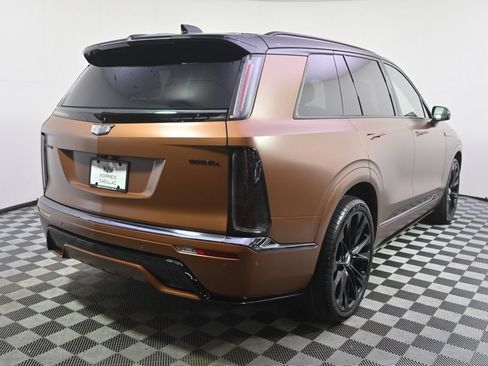 New 2027 Cadillac Vistiq Sport w/ LPO, Floor Liner Package AWD/4WD image 6